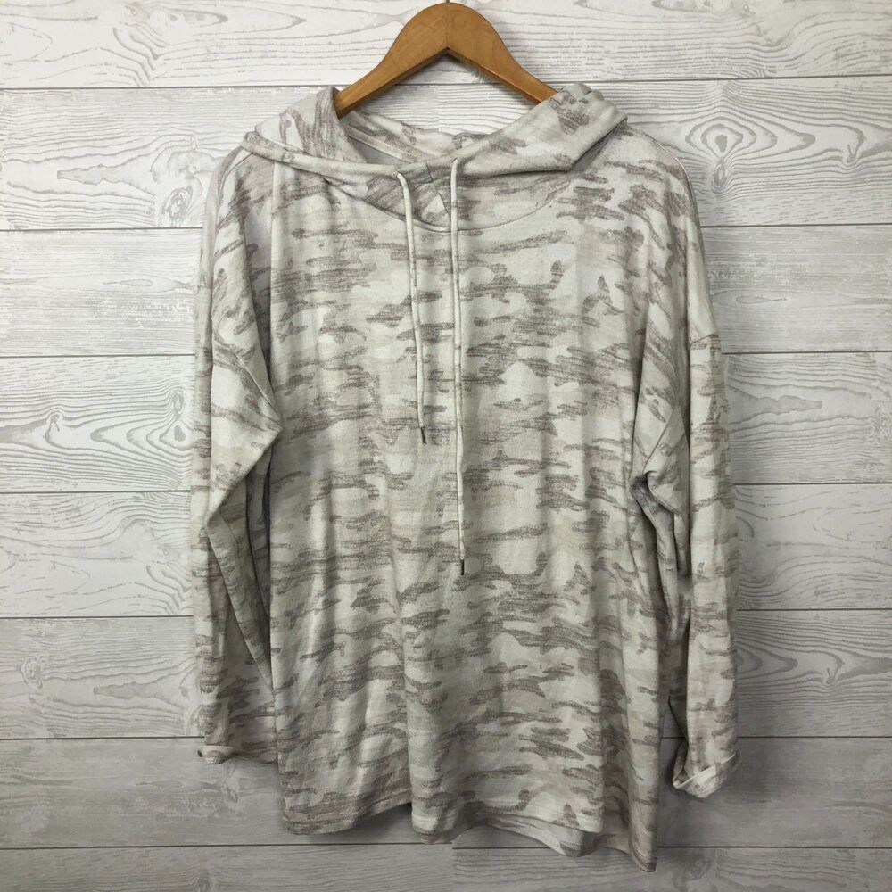 Chelsea & Theodore Women's 1X Camo Long Sleeve Hooded Shirt Hoodie Casual Top